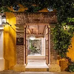 Isaluna Luxury House