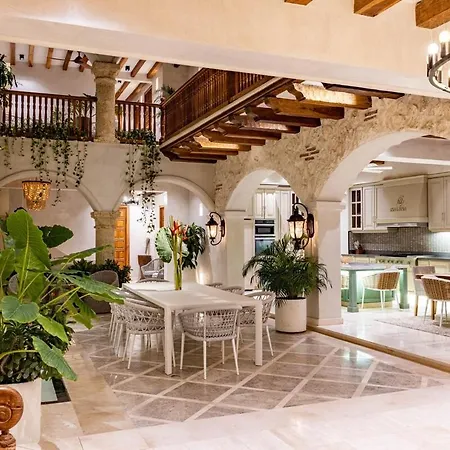 Isaluna Luxury House Сasa de vacaciones *
