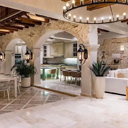 Сasa de vacaciones Isaluna Luxury House *