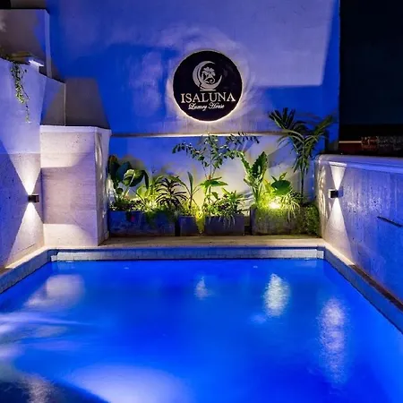 Сasa de vacaciones Isaluna Luxury House *